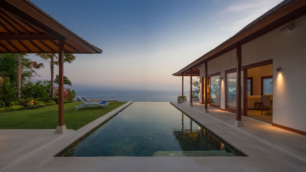 Sol y Mar - Tranquil nightfall by the pool